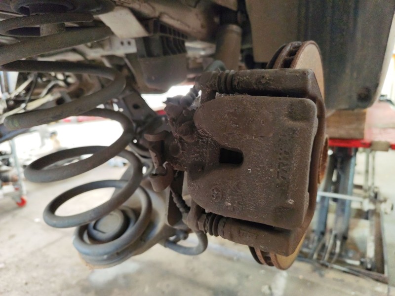 Recambio de pinza freno trasera derecha para citroën jumpy iii furgoneta (v_) 2.0 bluehdi 120 referencia OEM IAM 1617937680  