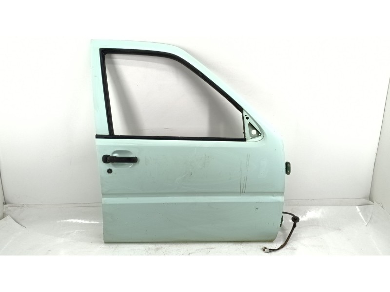 Recambio de puerta delantera derecha para nissan terrano ii (r20) 2.7 td 4wd referencia OEM IAM 801007F030  