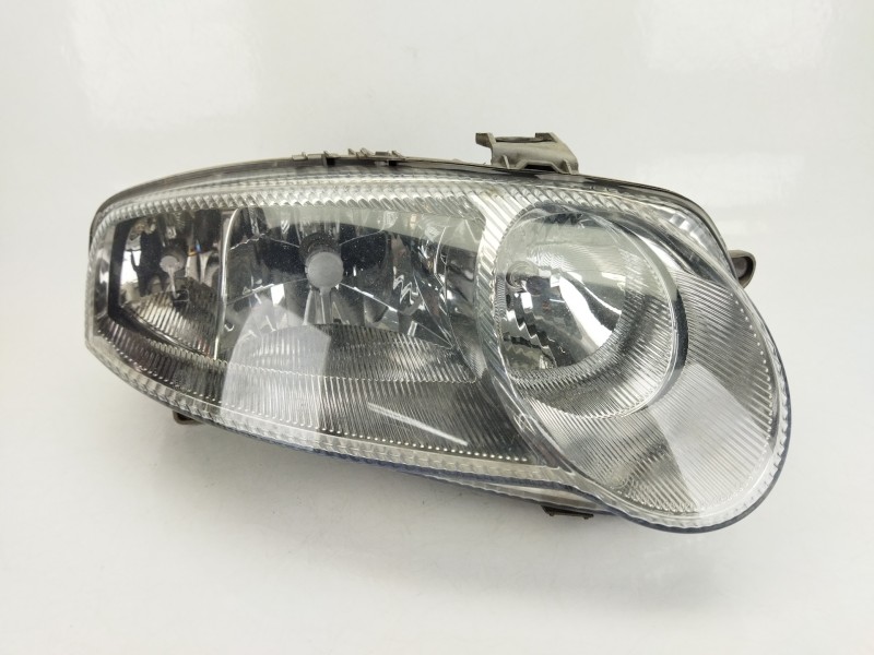 Recambio de faro derecho para alfa romeo 147 (190) 1.9 jtd impression referencia OEM IAM 0301186202  