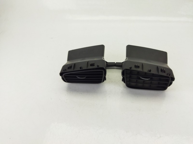 Recambio de rejilla aireadora para renault fluence (l3_) 1.5 dci (l30b) referencia OEM IAM 682600047R  