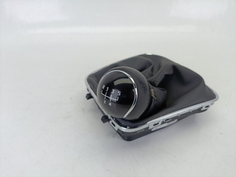 Recambio de guarnecidos palanca cambio para seat ibiza iv (6j5, 6p1) 1.2 tsi referencia OEM IAM 6P0711113E  