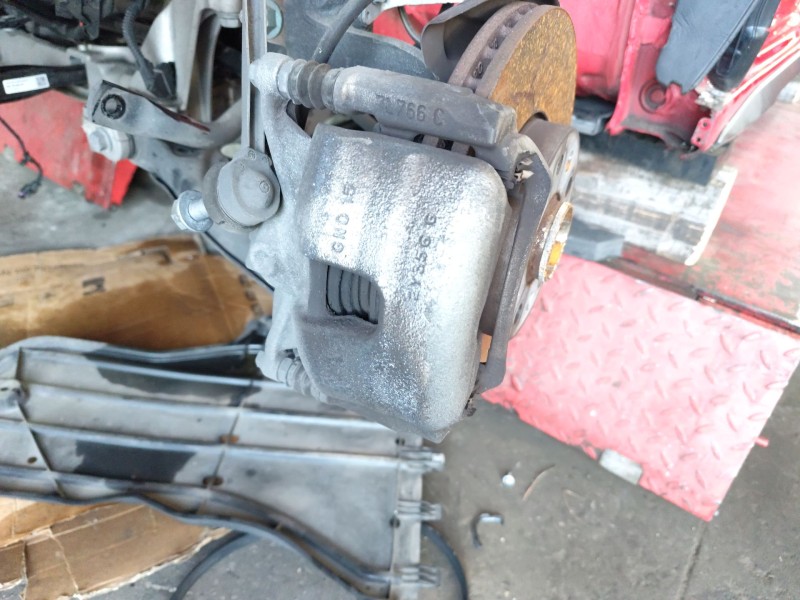 Recambio de pinza de freno delantera izquierda para audi a3 sportback (8ya, 8yf) 35 tdi referencia OEM IAM 5WA615123  