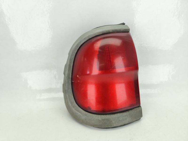 Recambio de piloto trasero izquierdo para nissan terrano ii (r20) 2.7 td 4wd referencia OEM IAM 268550X000  