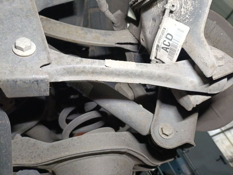 Recambio de brazo suspension trasero izquierdo para ford focus iii turnier 1.6 tdci referencia OEM IAM 1703145  