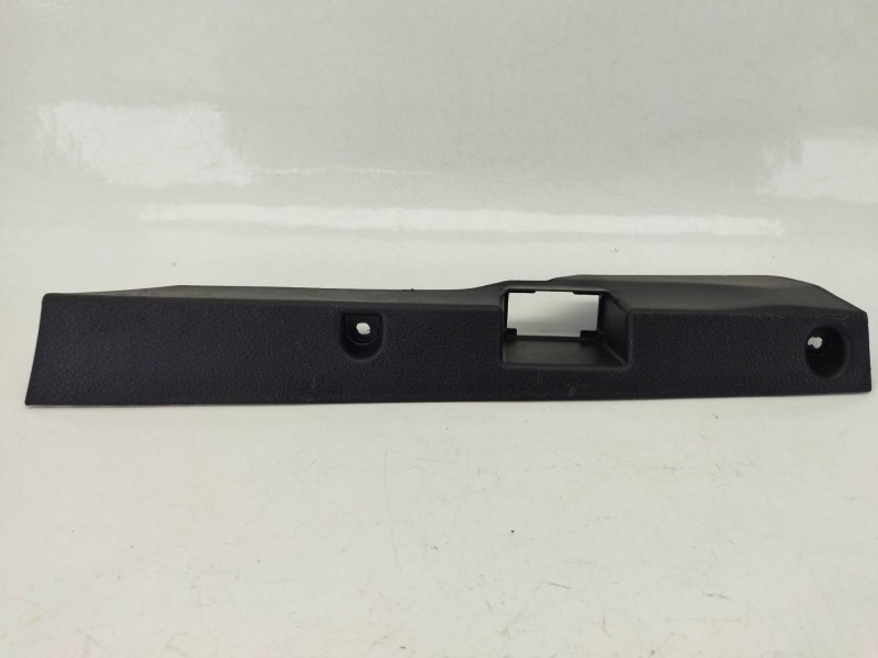 Recambio de moldura para toyota hilux viii pick-up (_n1_) 2.4 d 4wd (gun125_) referencia OEM IAM 55606KK020  