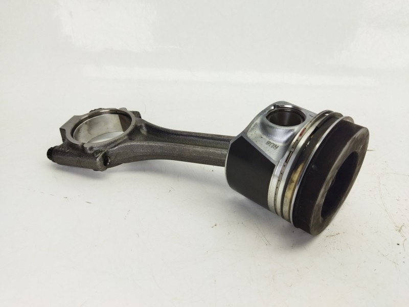Recambio de piston para audi a3 sportback (8va, 8vf) 1.6 tdi referencia OEM IAM 79L121  