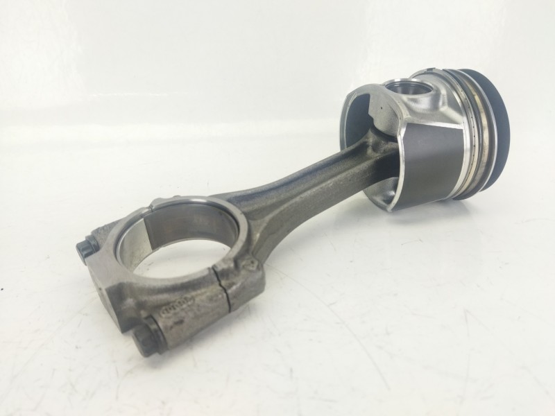 Recambio de piston para audi a3 sportback (8va, 8vf) 1.6 tdi referencia OEM IAM 79L121  