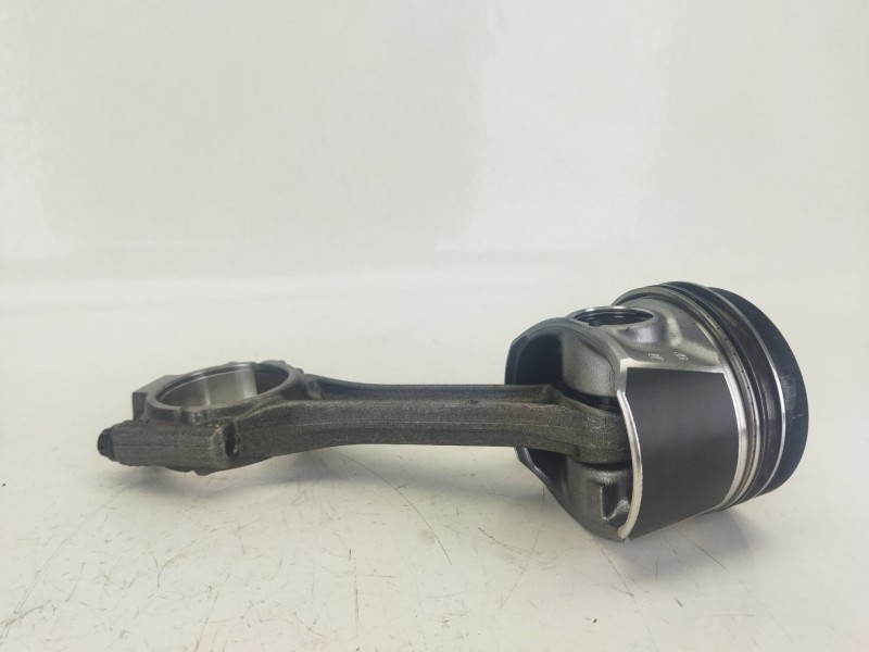Recambio de piston para audi a3 sportback (8va, 8vf) 1.6 tdi referencia OEM IAM 79L121  