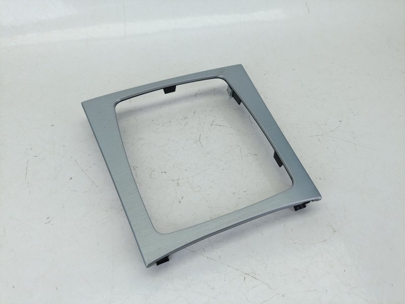 Recambio de embellecedor para mercedes-benz clase c (w204) c 250 cdi (204.003) referencia OEM IAM A2046800190  