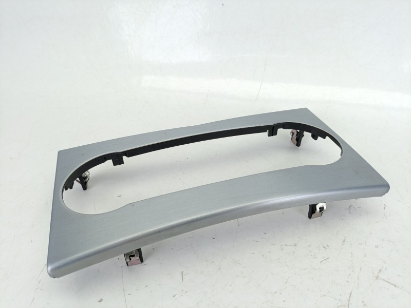 Recambio de embellecedor para mercedes-benz clase c (w204) c 250 cdi (204.003) referencia OEM IAM A2046800490  