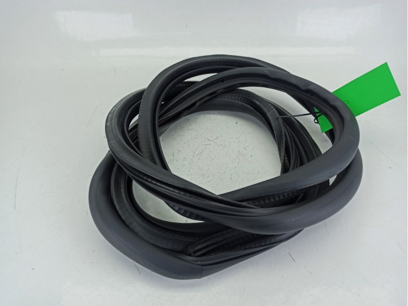 Recambio de gomas contorno puerta para volkswagen golf plus v (5m1, 521) 1.2 tsi referencia OEM IAM 5K6867913B  