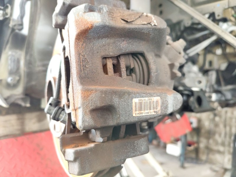 Recambio de pinza de freno delantera derecha para citroën c4 grand picasso ii (da_, de_) 1.2 thp 130 referencia OEM IAM 16098973