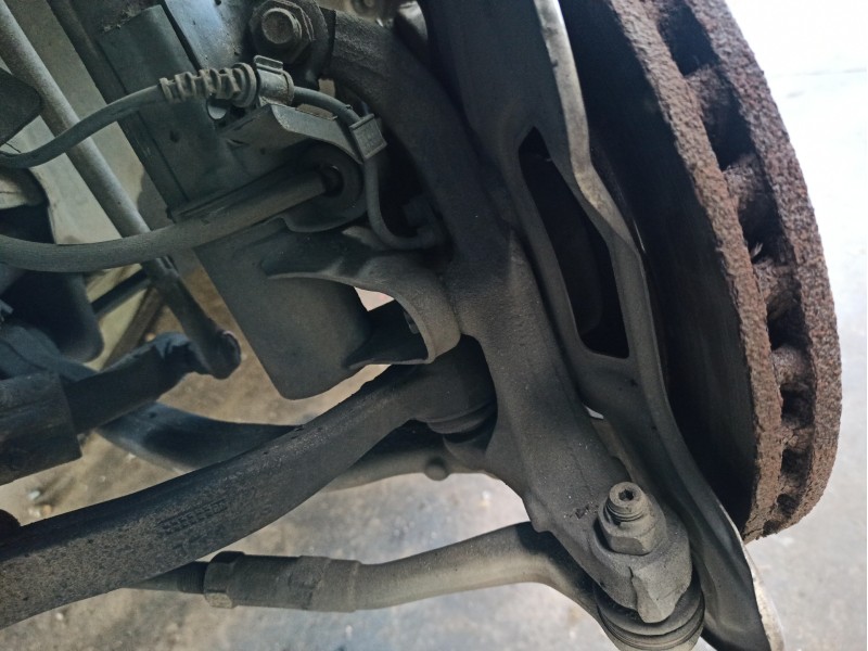 Recambio de mangueta delantera izquierda para mercedes-benz clase c (w204) c 250 cdi (204.003) referencia OEM IAM   