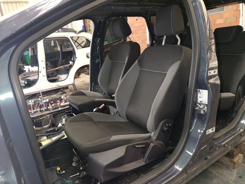 Recambio de asiento delantero izquierdo para ford focus iii turnier 1.6 tdci referencia OEM IAM   