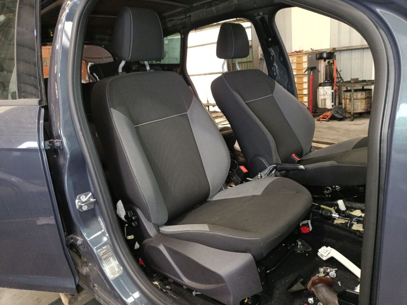 Recambio de asiento delantero derecho para ford focus iii turnier 1.6 tdci referencia OEM IAM   