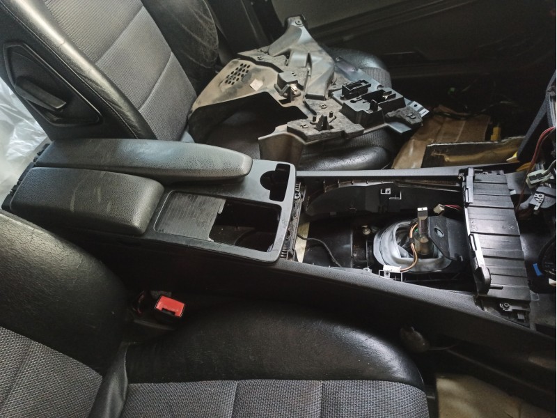 Recambio de apoyabrazos central para mercedes-benz clase c (w204) c 250 cdi (204.003) referencia OEM IAM   