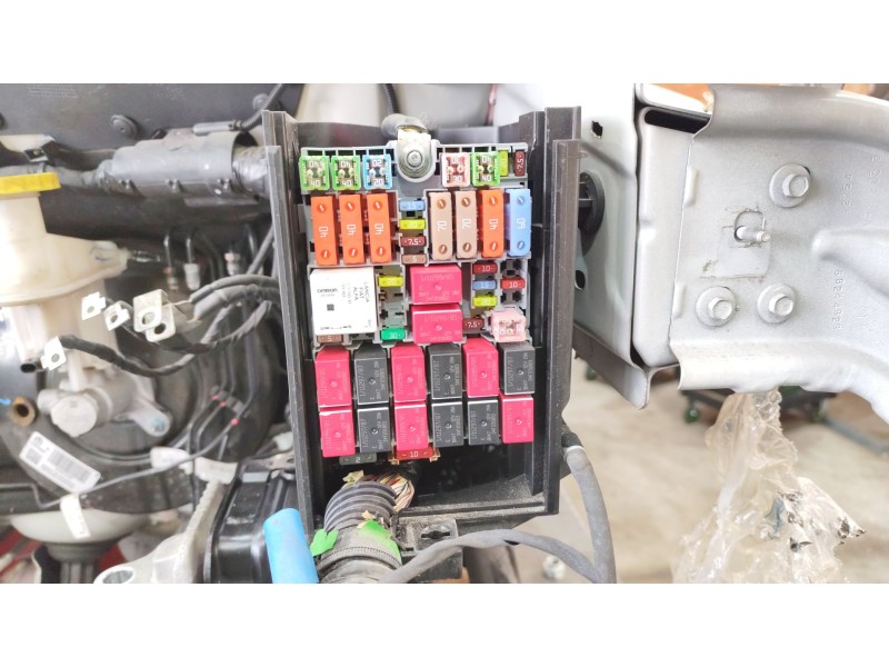 Recambio de caja reles / fusibles para jeep compass (mp, m6, mv, m7) 1.6 crd referencia OEM IAM 51987784  
