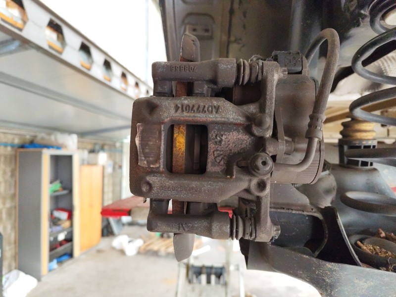 Recambio de pinza de freno trasera izquierda para citroën c4 grand picasso ii (da_, de_) 1.2 thp 130 referencia OEM IAM 16089995