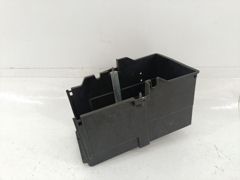 Recambio de soporte bateria para ford focus iii turnier 1.6 tdci referencia OEM IAM AM5110723AB  