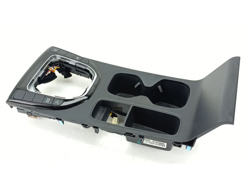 Recambio de consola central para hyundai tucson (nx4e, nx4a) 1.6 t-gdi referencia OEM IAM 84671N7200  