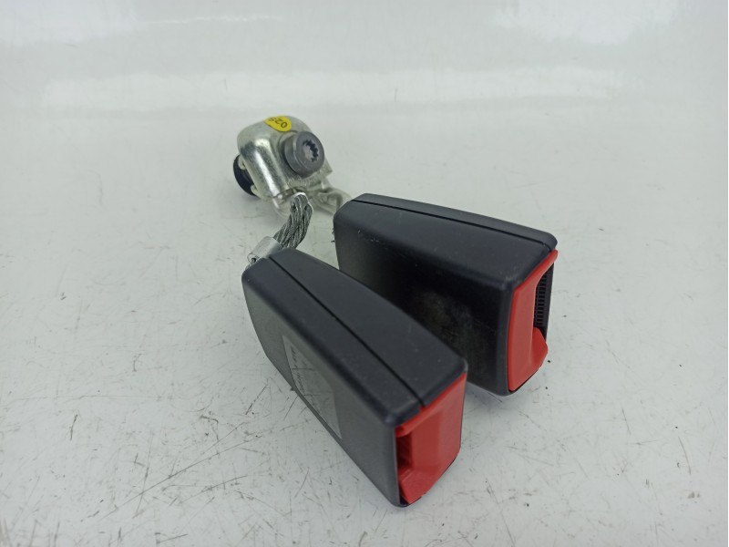 Recambio de enganche cinturon trasero izquierdo para volkswagen golf plus v (5m1, 521) 1.2 tsi referencia OEM IAM 1K0857739M  