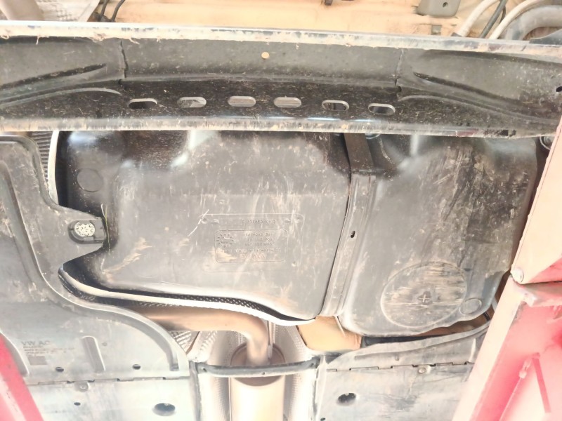 Recambio de deposito combustible para volkswagen t-roc (a11, d11) 1.0 tsi referencia OEM IAM 5Q0201060JD  