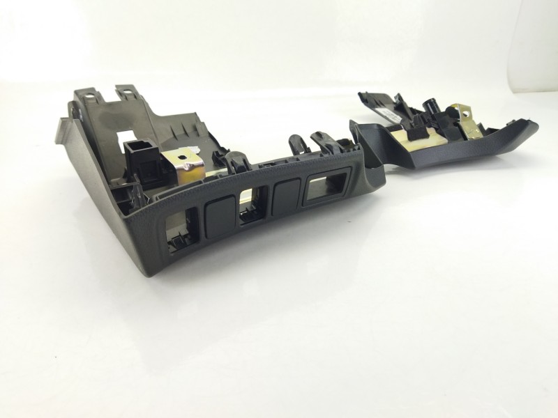 Recambio de moldura para nissan navara np300 pick-up (d23, d23t) 2.3 dci referencia OEM IAM 681964KJ7B  