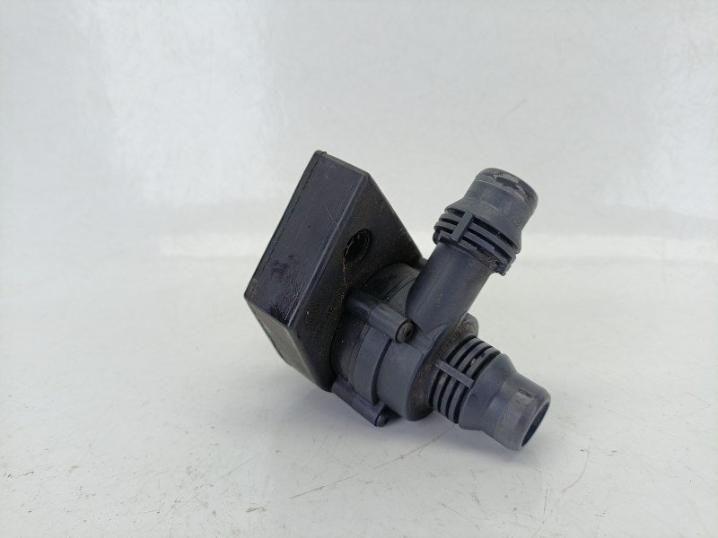 Recambio de bomba agua para bmw x5 (e53) 4.4 i referencia OEM IAM 6904496  