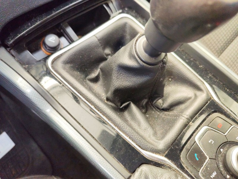 Recambio de guarnecidos palanca cambio para peugeot 508 i (8d_) 2.0 hdi referencia OEM IAM 7591YL  