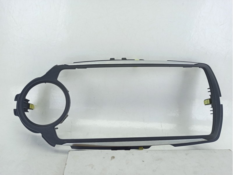 Recambio de embellecedor para toyota yaris (_p13_) 1.3 (nsp130_) referencia OEM IAM 864510D030  
