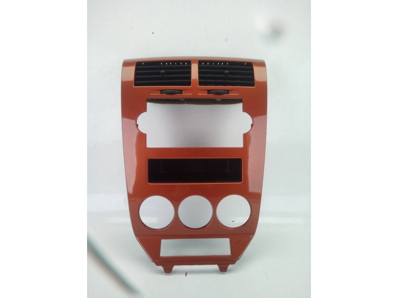 Recambio de moldura para dodge caliber 2.0 crd referencia OEM IAM 0YD501V6AD  