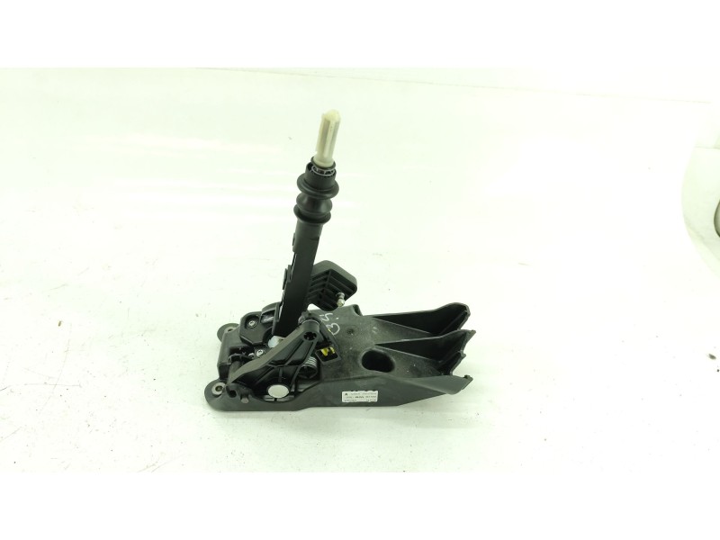 Recambio de palanca cambio para nissan qashqai ii (j11, j11_) 1.3 dig-t referencia OEM IAM 685P34EH0A  
