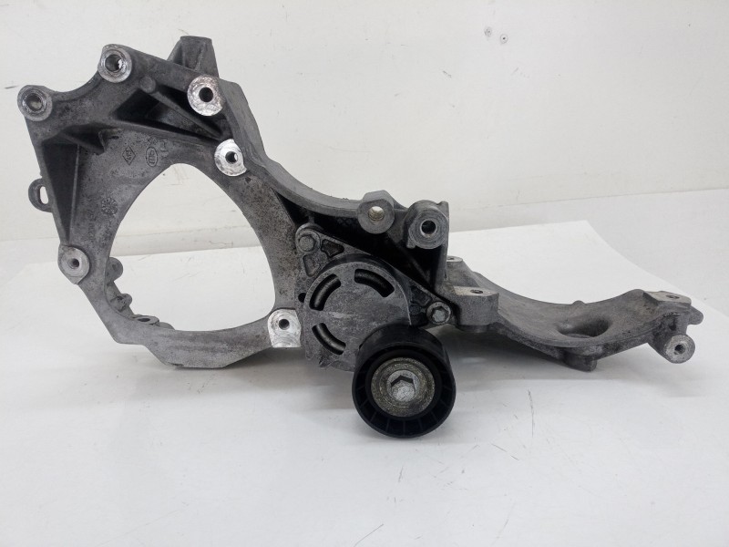 Recambio de soporte alternador para nissan interstar autobús (x70) dci 150 referencia OEM IAM 8200457446  