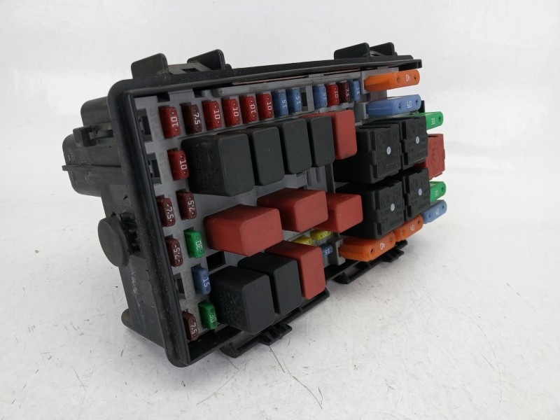 Recambio de caja reles / fusibles para fiat grande punto (199_) 1.3 d multijet referencia OEM IAM 51775622  