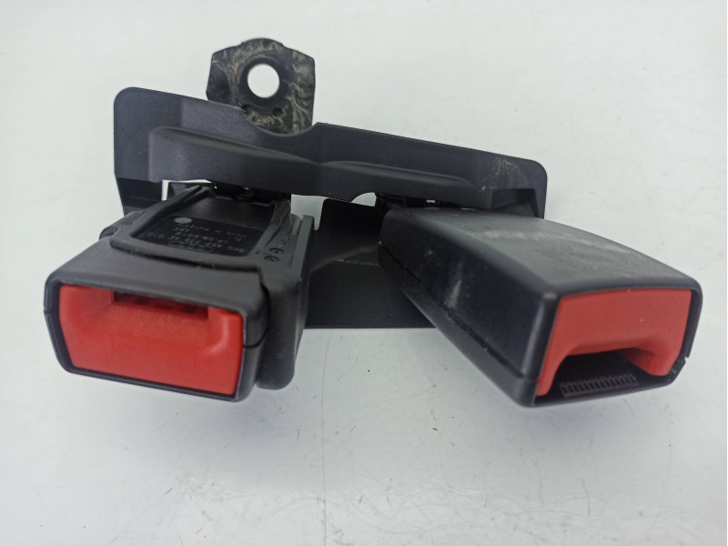Recambio de enganche cinturon trasero central para audi a4 b8 (8k2) 2.0 tdi referencia OEM IAM 8K0857739AE  