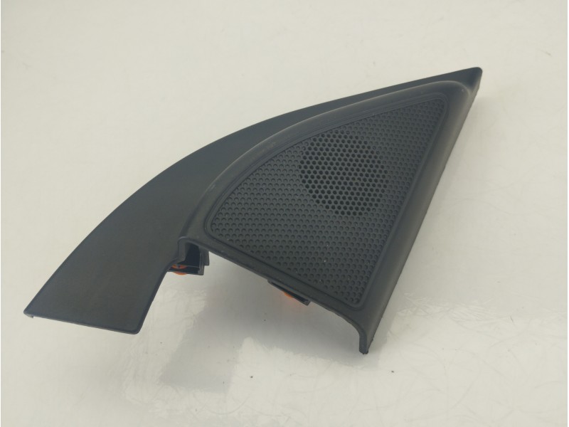 Recambio de subwoofer para kia stonic (yb) 1.0 t-gdi referencia OEM IAM 87660H9010  