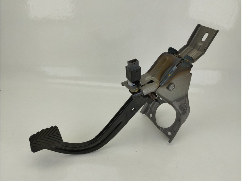 Recambio de pedal embrague para kia stonic (yb) 1.0 t-gdi referencia OEM IAM 32820H8200  