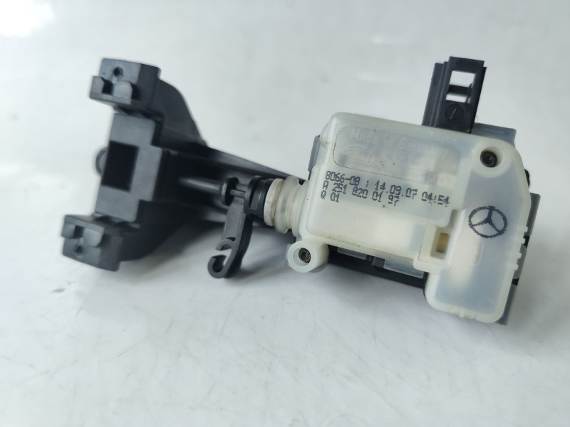 Recambio de tapa exterior combustible para mercedes-benz clase m (w164) ml 320 cdi 4-matic (164.122) referencia OEM IAM A2518200