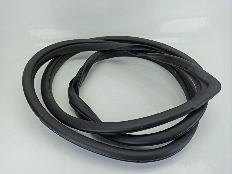 Recambio de gomas contorno puerta para kia stonic (yb) 1.0 t-gdi referencia OEM IAM 83110H8400  
