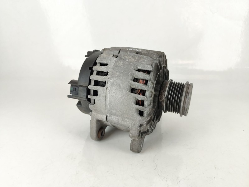 Recambio de alternador para seat leon st (5f8) 1.6 tdi referencia OEM IAM 03L903021D  