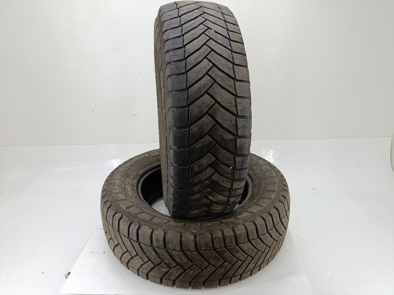 Recambio de neumatico para fruehauf super 55 super 55 referencia OEM IAM 20565R15C  