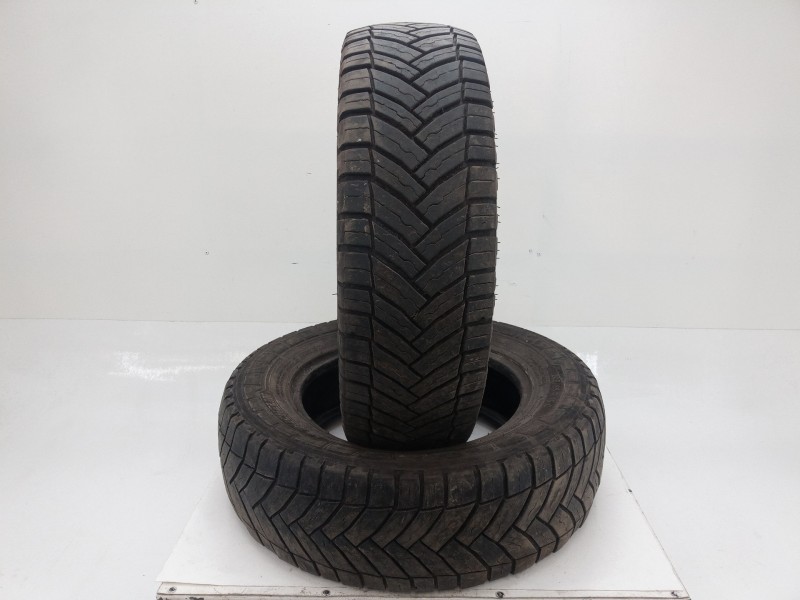 Recambio de neumatico para fruehauf super 55 super 55 referencia OEM IAM 2056515  