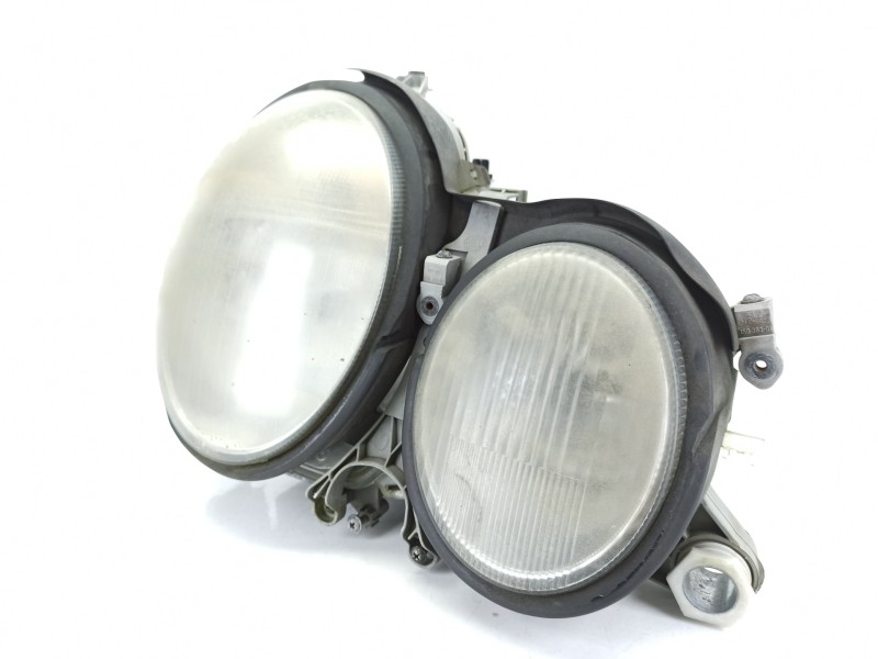 Recambio de faro derecho para mercedes-benz clase e (w210) e 240 (210.062) referencia OEM IAM A2108204061  