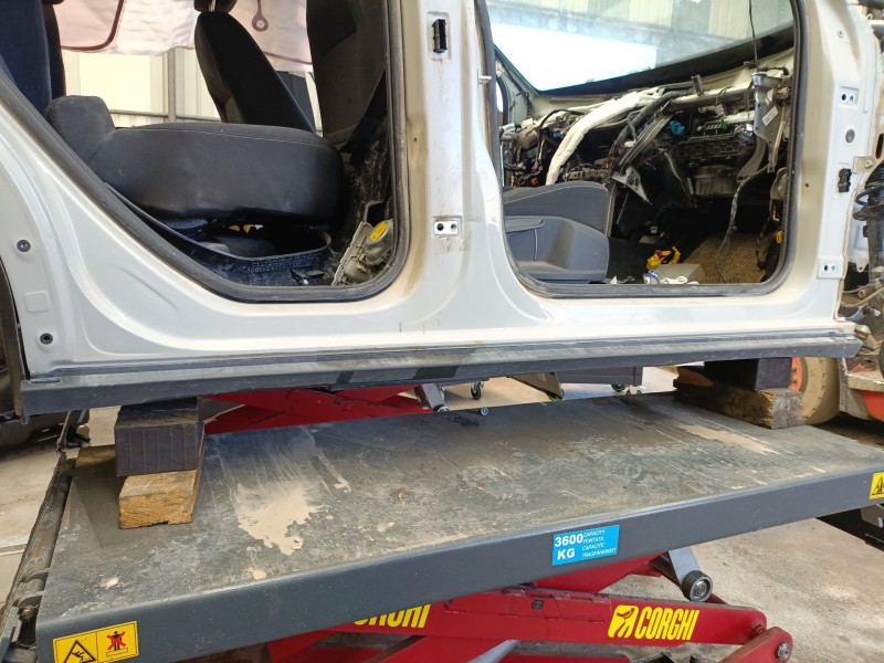 Recambio de faldon lateral para volkswagen t-roc (a11, d11) 1.0 tsi referencia OEM IAM 2GA853856C  