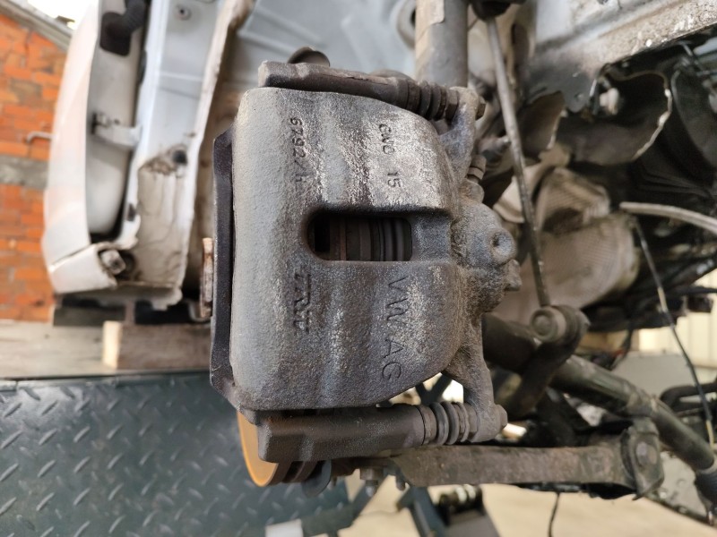 Recambio de pinza de freno delantera derecha para seat leon st (5f8) 1.6 tdi referencia OEM IAM 8V0615124  