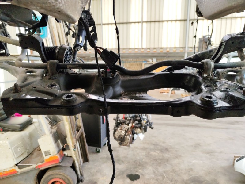 Recambio de puente delantero para seat leon st (5f8) 1.6 tdi referencia OEM IAM 5WA199315F  