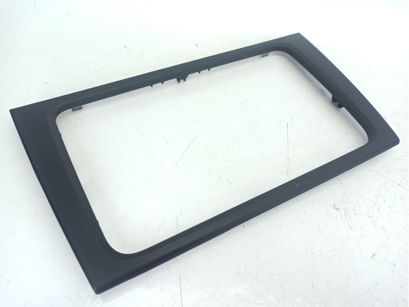 Recambio de moldura para volkswagen golf plus v (5m1, 521) 1.2 tsi referencia OEM IAM 5K0858063F  