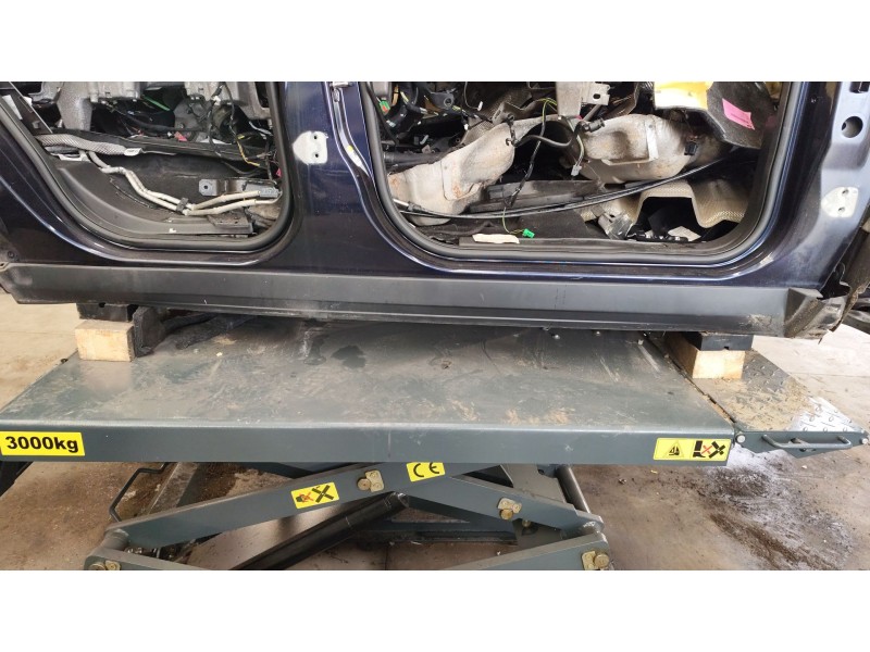 Recambio de faldon lateral para land rover discovery sport (l550) 2.0 d 4x4 referencia OEM IAM LR058523  