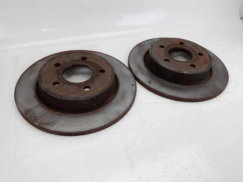 Recambio de disco de freno trasero para ford focus iii 1.5 tdci referencia OEM IAM 1704765  