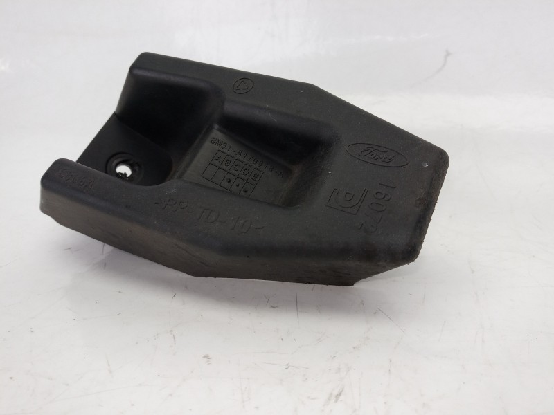 Recambio de soporte paragolpes trasero para ford focus iii 1.5 tdci referencia OEM IAM BM51A17B918A  